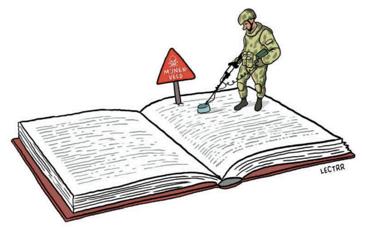Soldat durchsucht ein aufgeschlagenes Buch mit einem Minensuchgerät.